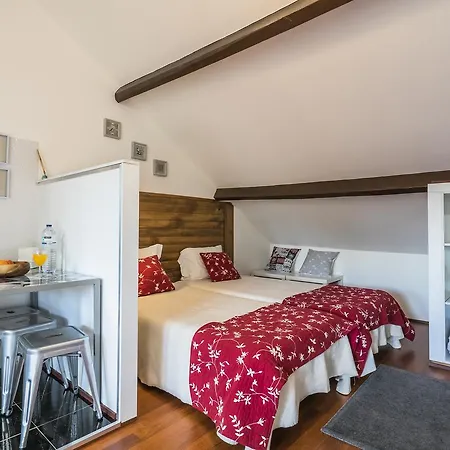 à Francos Attic